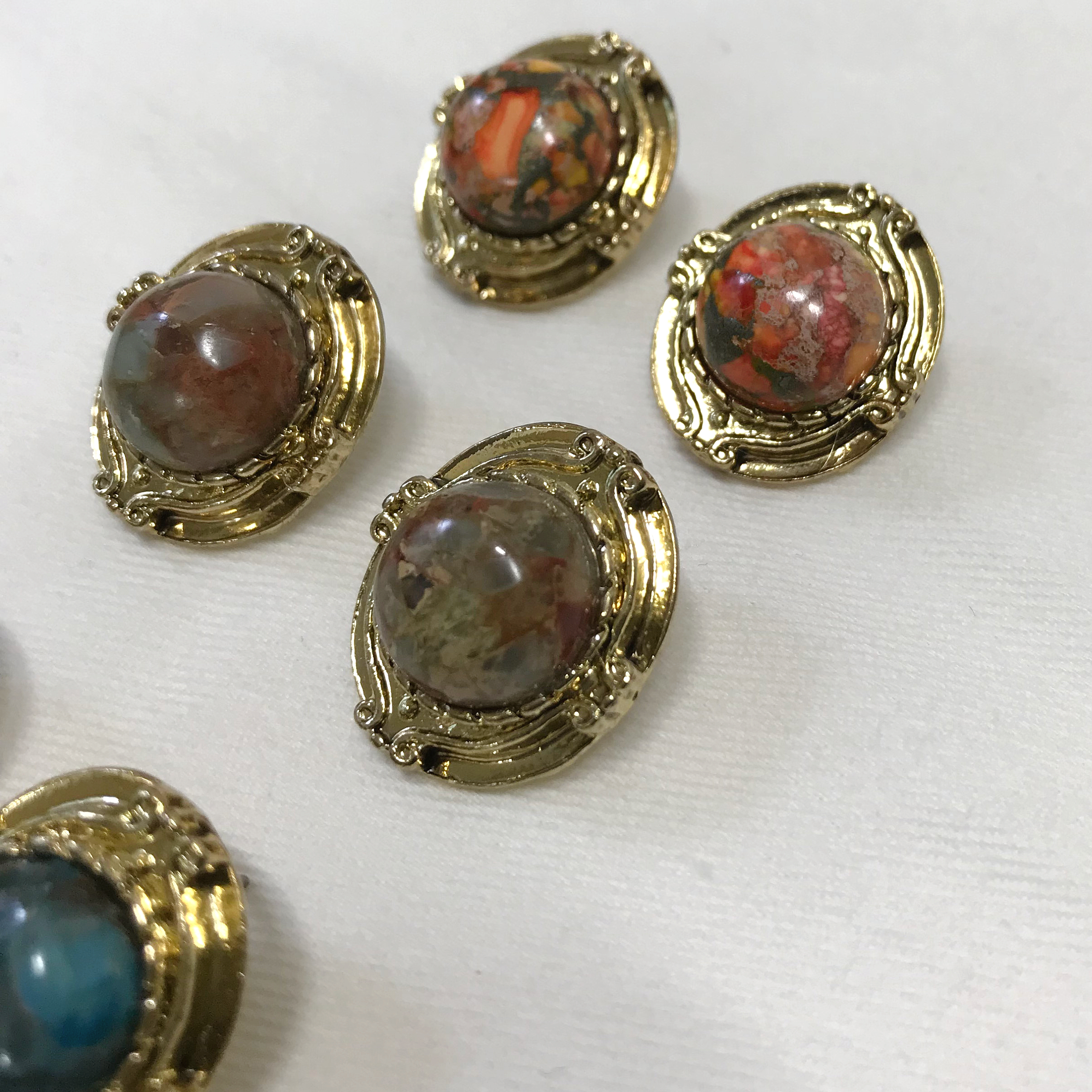 Hamaica earrings titanium spikes antique stone bol