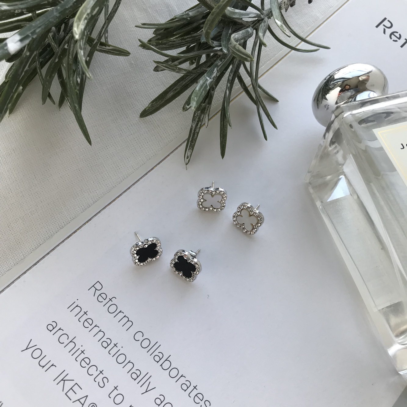 VCA1 Van Cleef Clover Bold Earrings