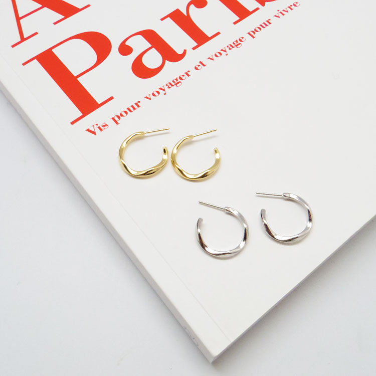 Mini twisted ring earrings with sense of coordinat