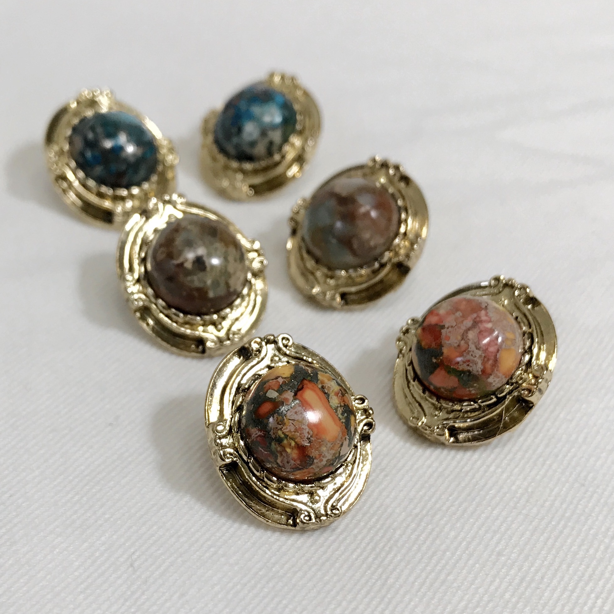 Hamaica earrings titanium spikes antique stone bol