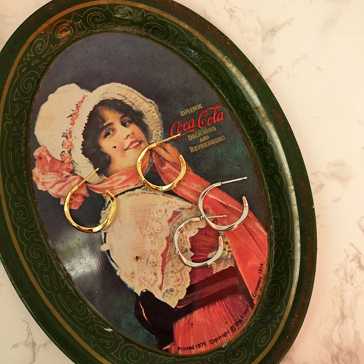 Mini twisted ring earrings with sense of coordinat