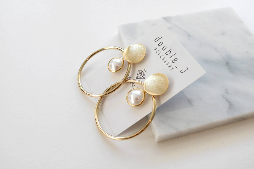 Bold metal pearl drop earrings E598 Vintage earrin