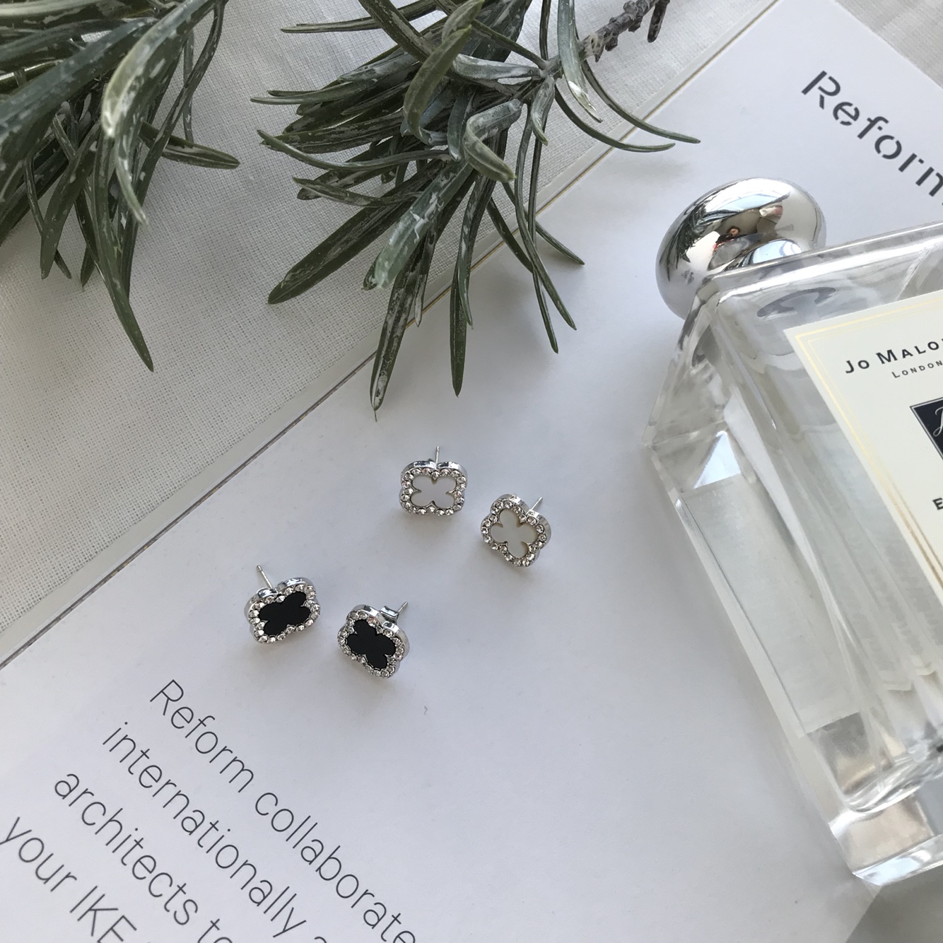 VCA1 Van Cleef Clover Bold Earrings