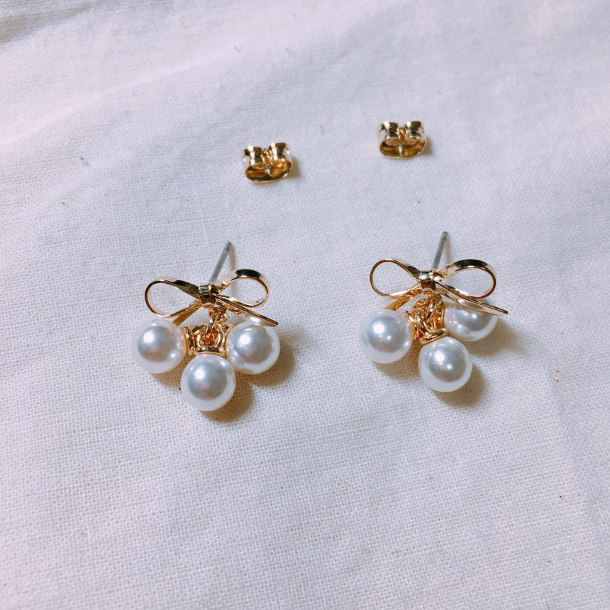Lucie Ribbon Pearl Rattle Earrings LKJ1039 Female 