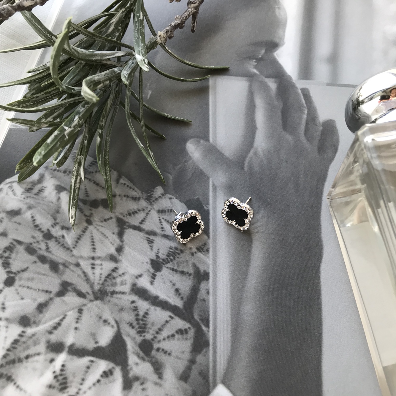 VCA1 Van Cleef Clover Bold Earrings