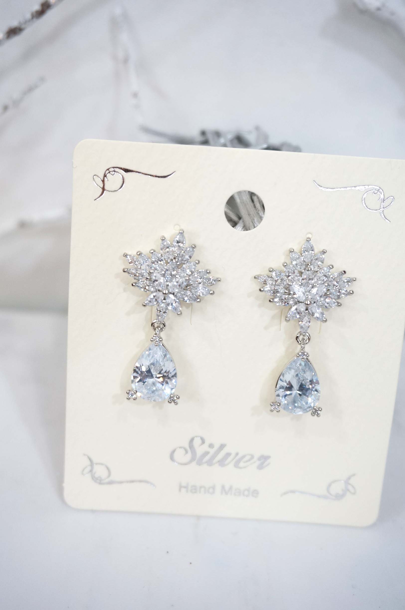 Snow Queen Drop Drop Earrings Bright luxurious uni