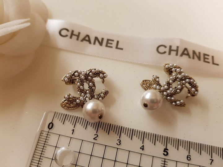 Jewerly CN Mini Pearl Drop Brooch