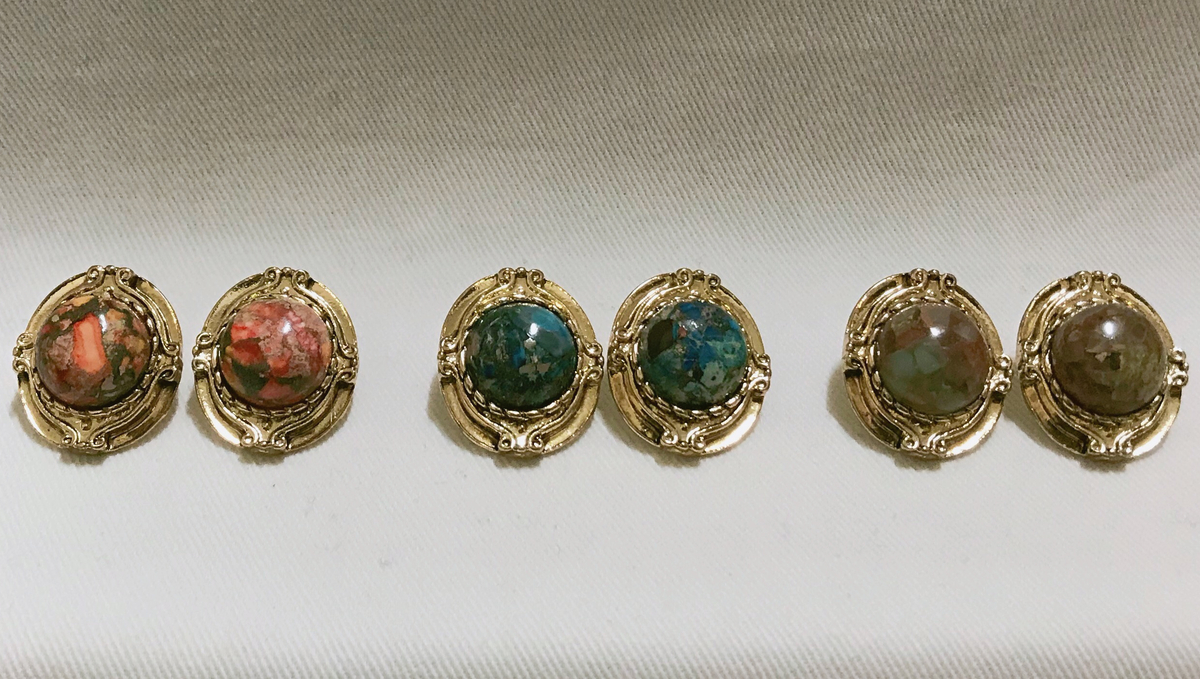 Hamaica earrings titanium spikes antique stone bol