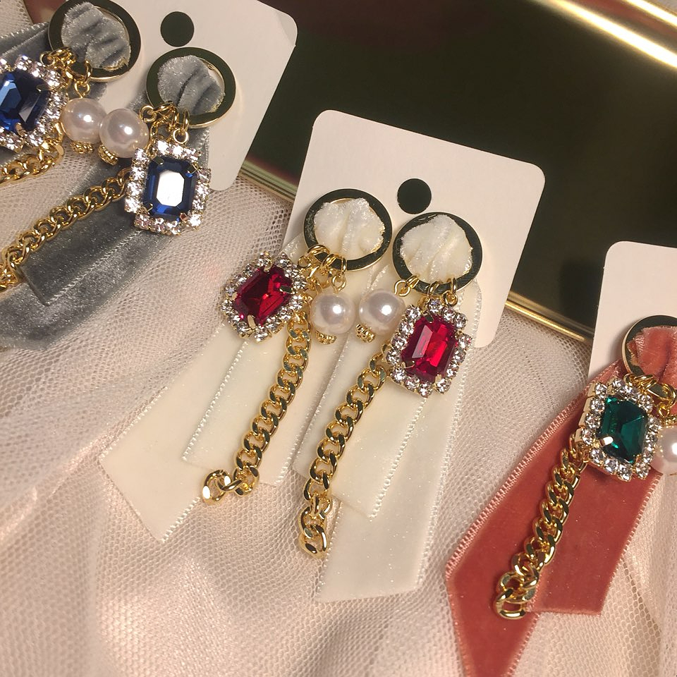 Jenny Drop Earrings White, Gray, Pink Romantic Loo