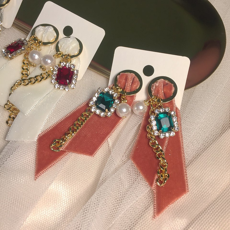 Jenny Drop Earrings White, Gray, Pink Romantic Loo