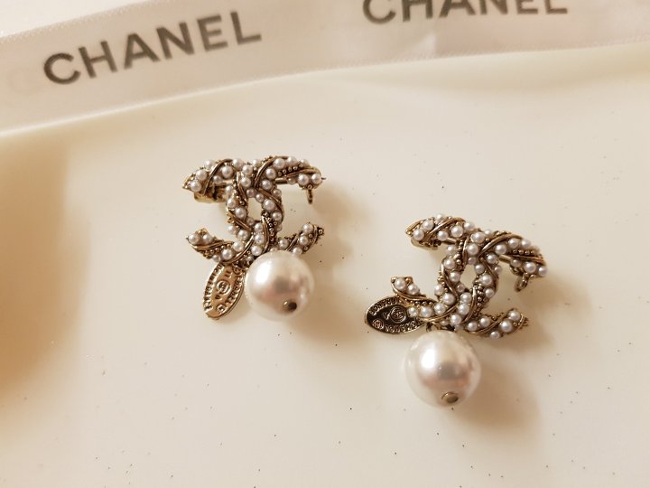 Jewerly CN Mini Pearl Drop Brooch