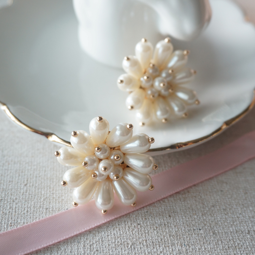 Specials Vintage Flower Cubic Pearl Tassel Heart D