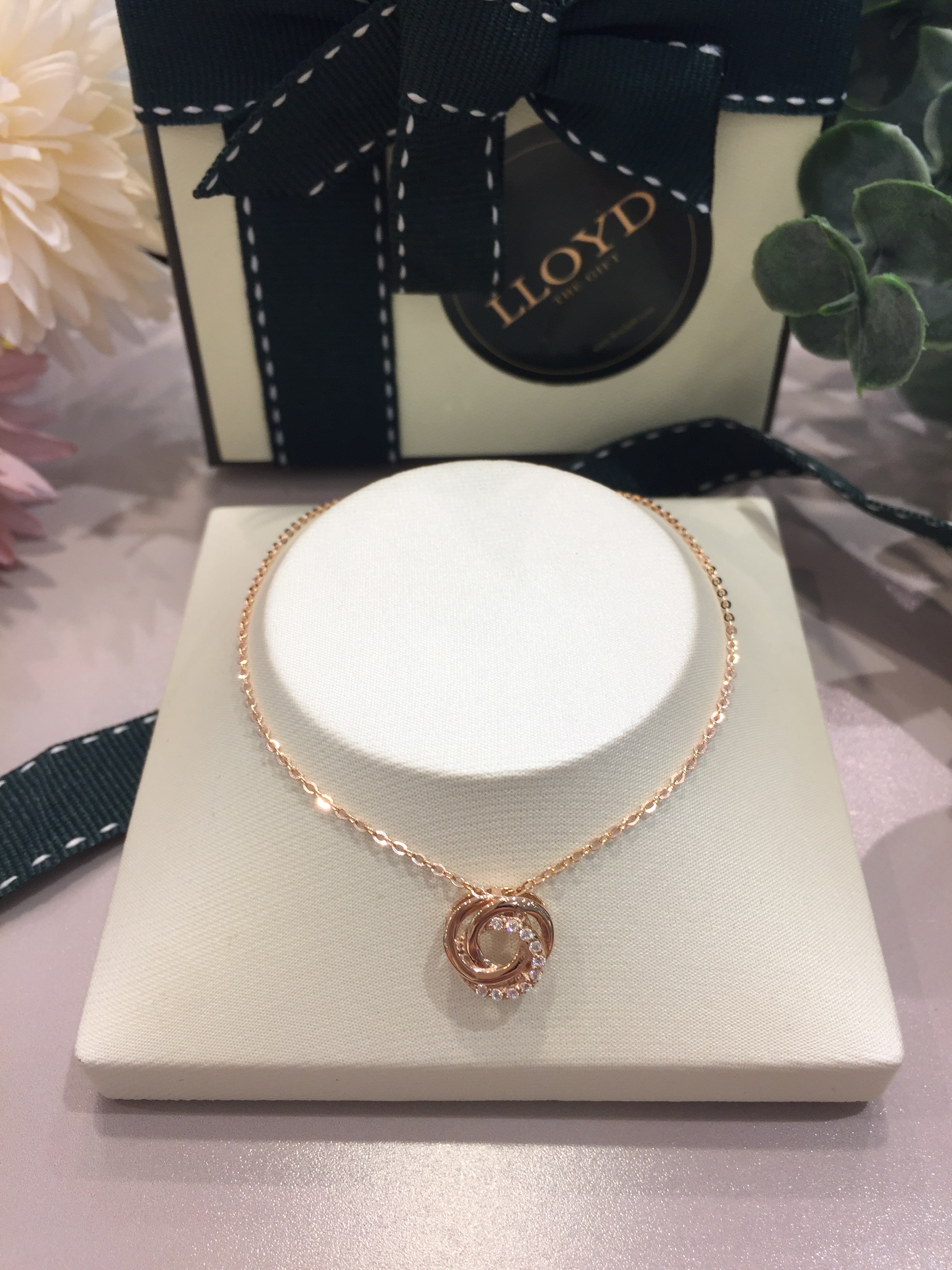 Lloyd Triangle Knot Necklace LPP17069 LN090434 Wom