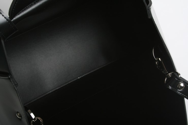 <b><p>Mont du Bai diaper bag with inn rice</p></b><b><p>モンデュベクおむつバッグインナー白米を含む</p></b><br /><br /><p align='center'>