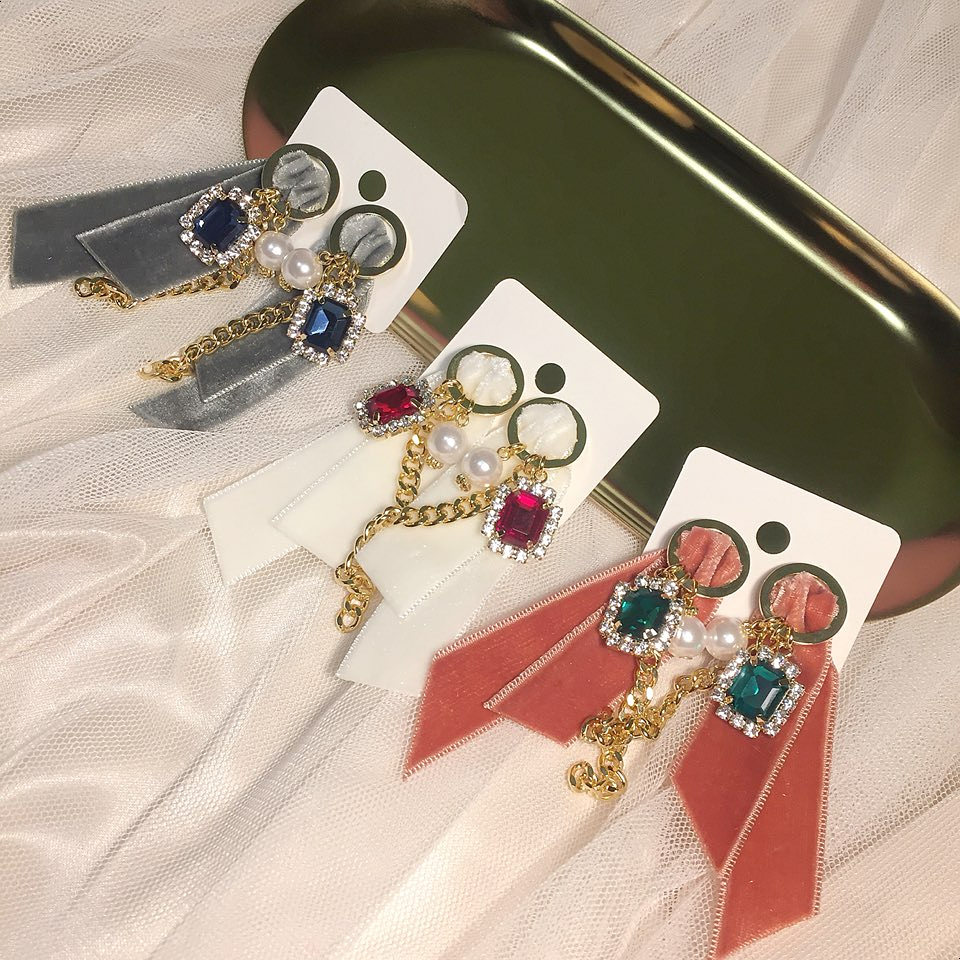 Jenny Drop Earrings White, Gray, Pink Romantic Loo