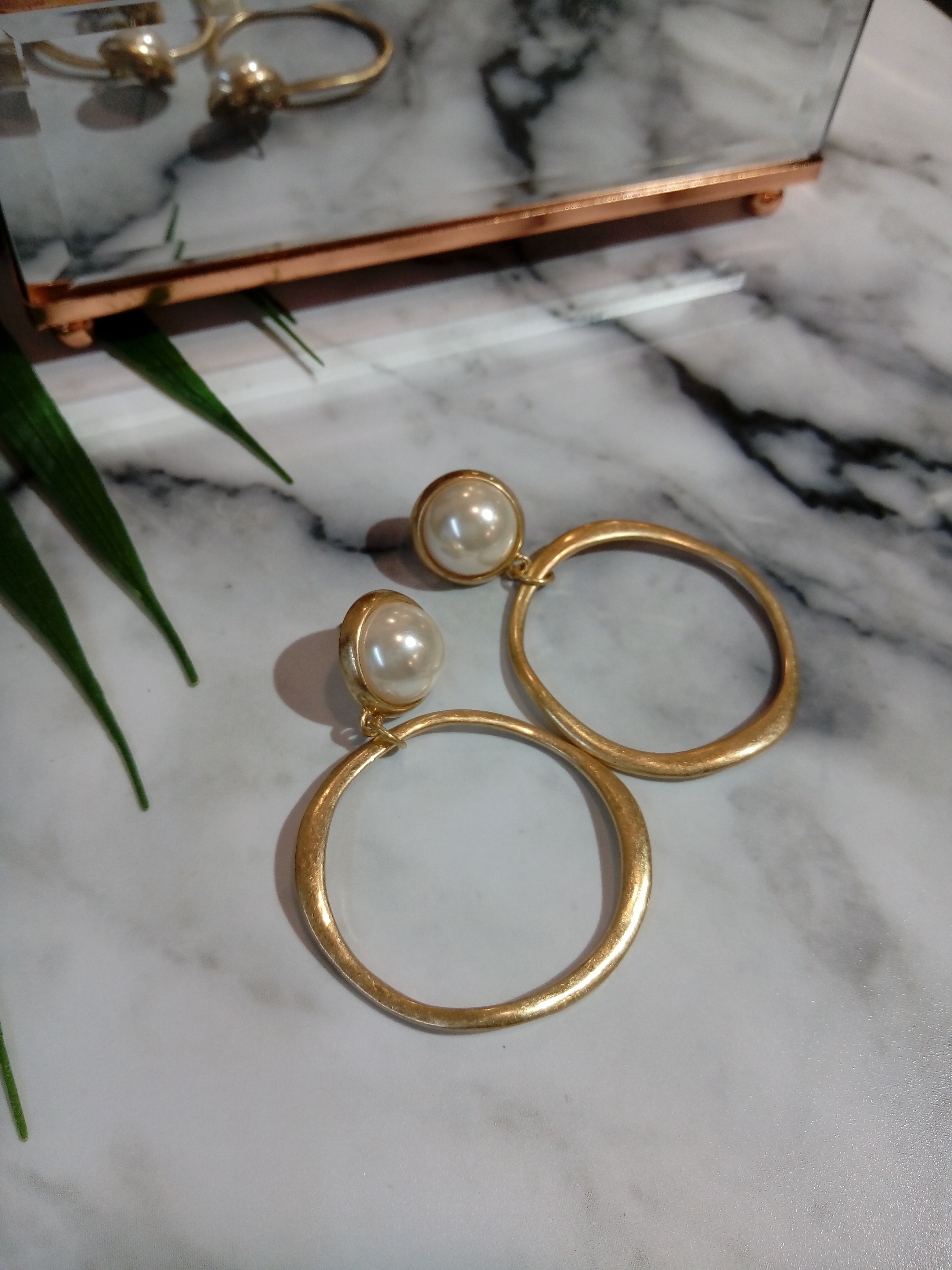 Pearl and matte earrings lady look sexy modern des