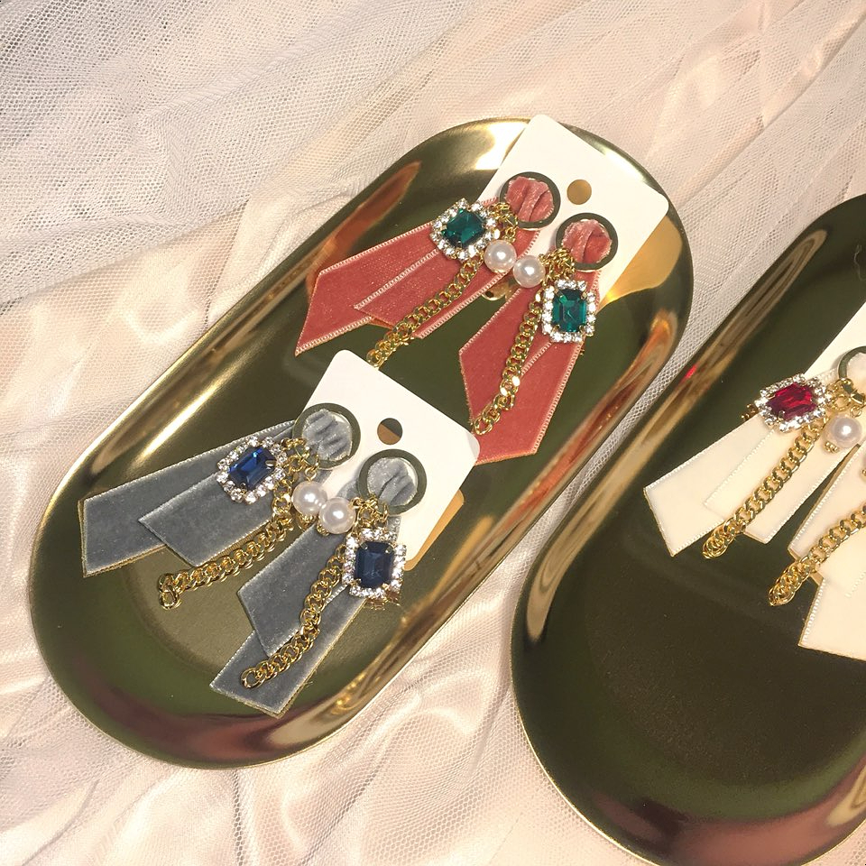 Jenny Drop Earrings White, Gray, Pink Romantic Loo