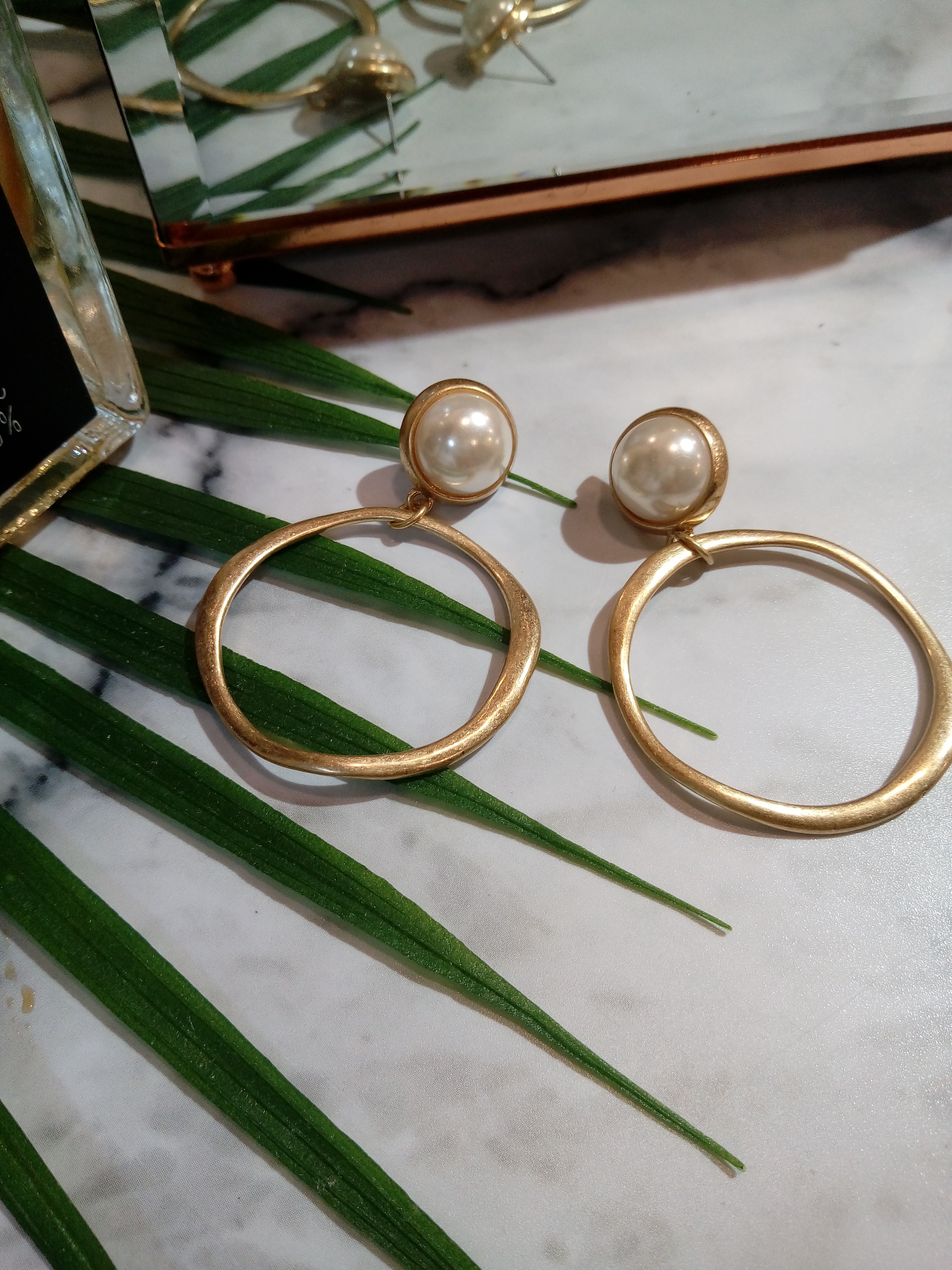 Pearl and matte earrings lady look sexy modern des