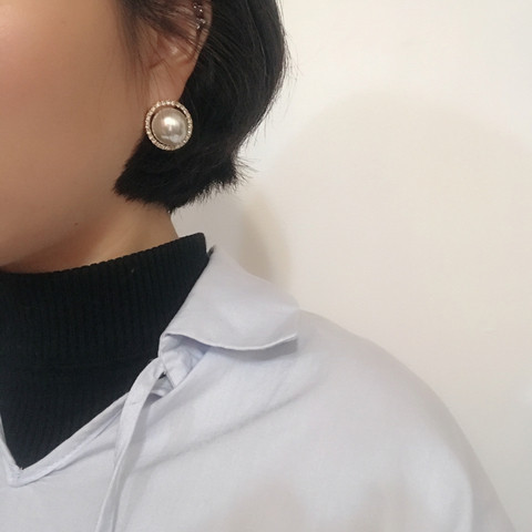 Emma Bold Pearl Earrings New Year's Statue 2017