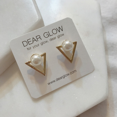 Dina triangular pearl earrings Contemporary stylin
