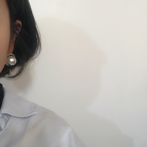 Emma Bold Pearl Earrings New Year's Statue 2017