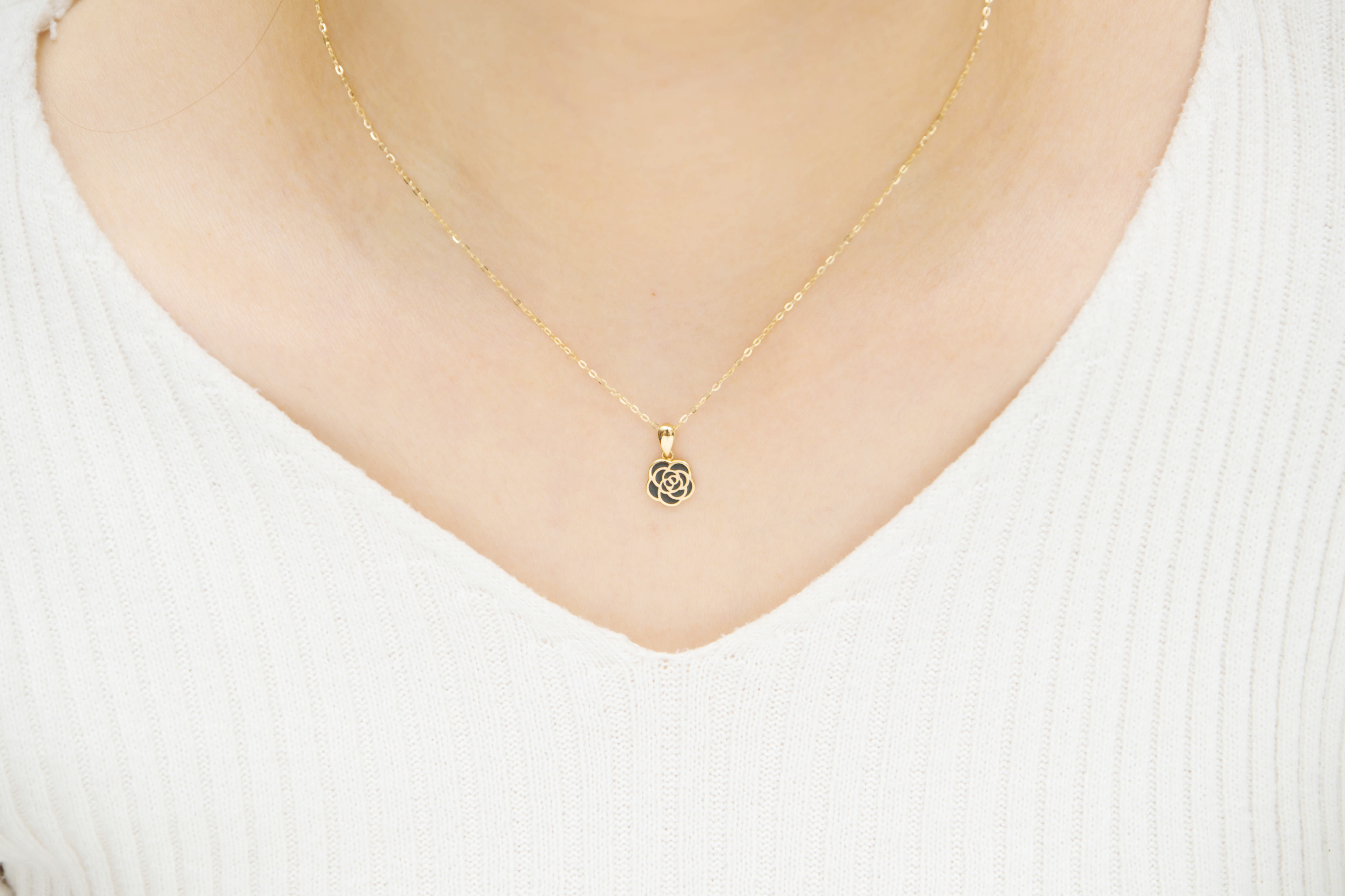 León Black Rose Necklace 14k Pendant 14K Flower 14