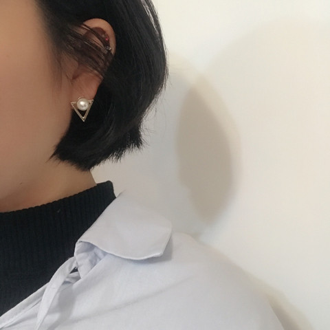 Dina triangular pearl earrings Contemporary stylin