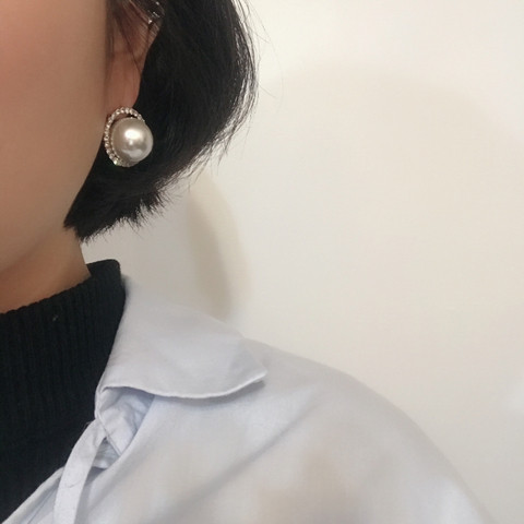 Emma Bold Pearl Earrings New Year's Statue 2017