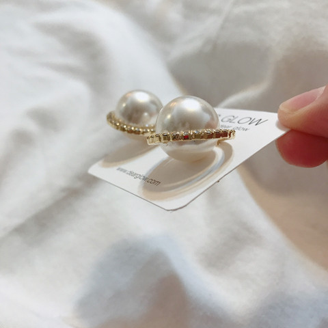 Emma Bold Pearl Earrings New Year's Statue 2017