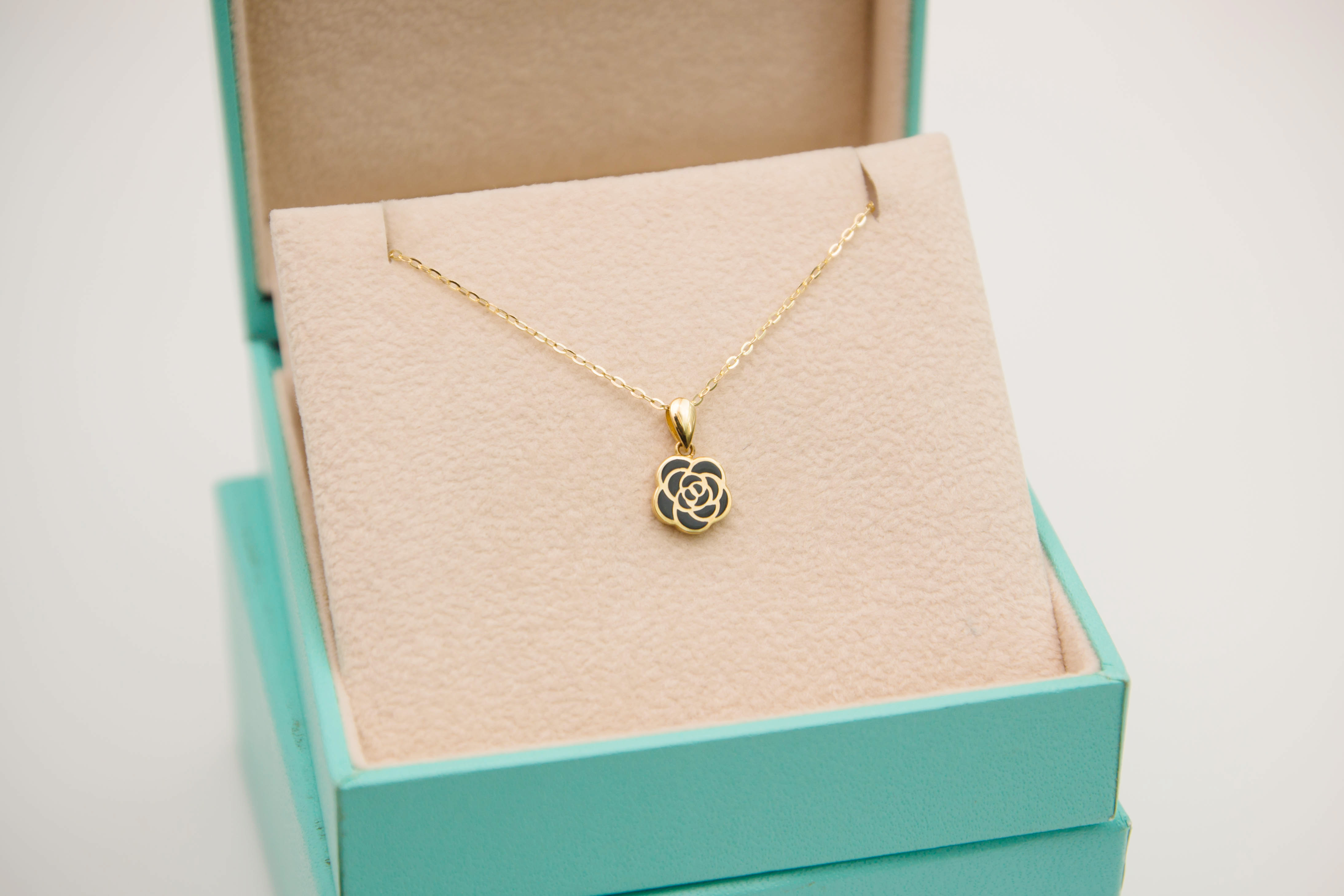 León Black Rose Necklace 14k Pendant 14K Flower 14