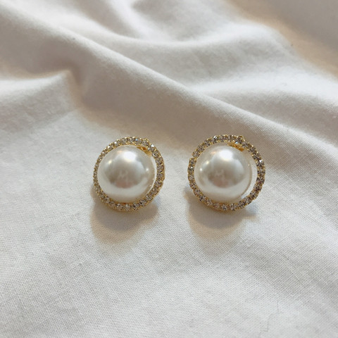 Emma Bold Pearl Earrings New Year's Statue 2017