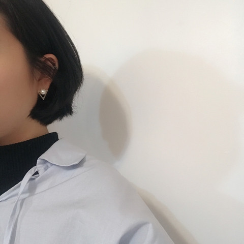 Dina triangular pearl earrings Contemporary stylin