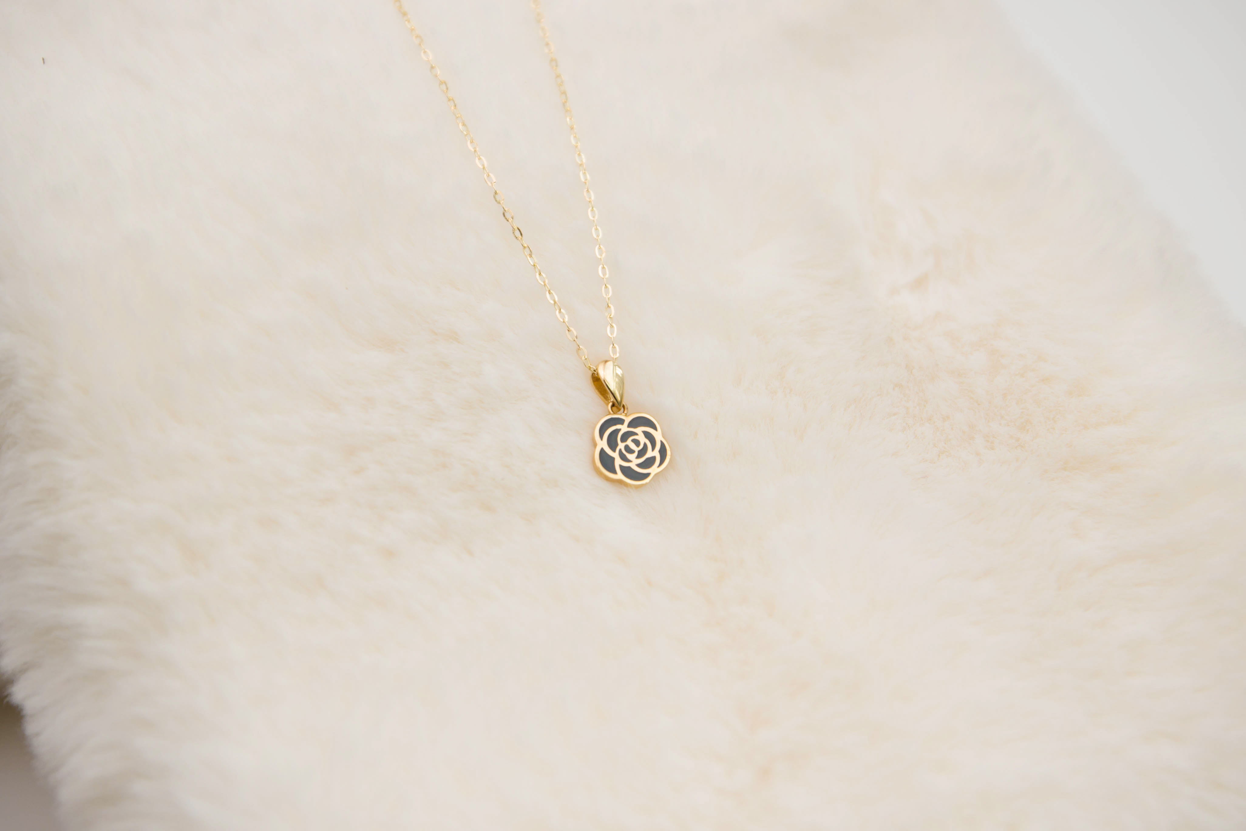 León Black Rose Necklace 14k Pendant 14K Flower 14