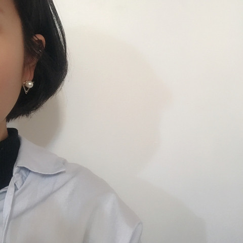 Dina triangular pearl earrings Contemporary stylin