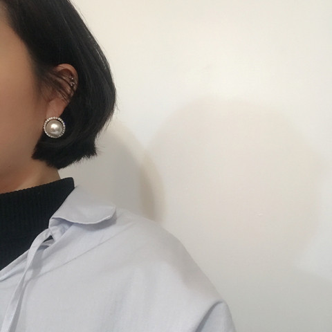 Emma Bold Pearl Earrings New Year's Statue 2017