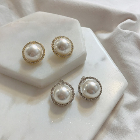 Emma Bold Pearl Earrings New Year's Statue 2017