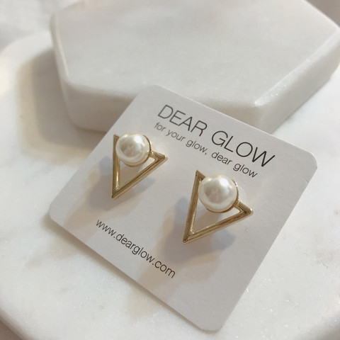 Dina triangular pearl earrings Contemporary stylin