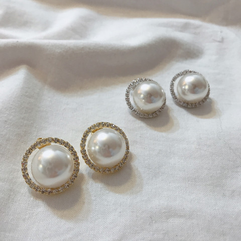 Emma Bold Pearl Earrings New Year's Statue 2017