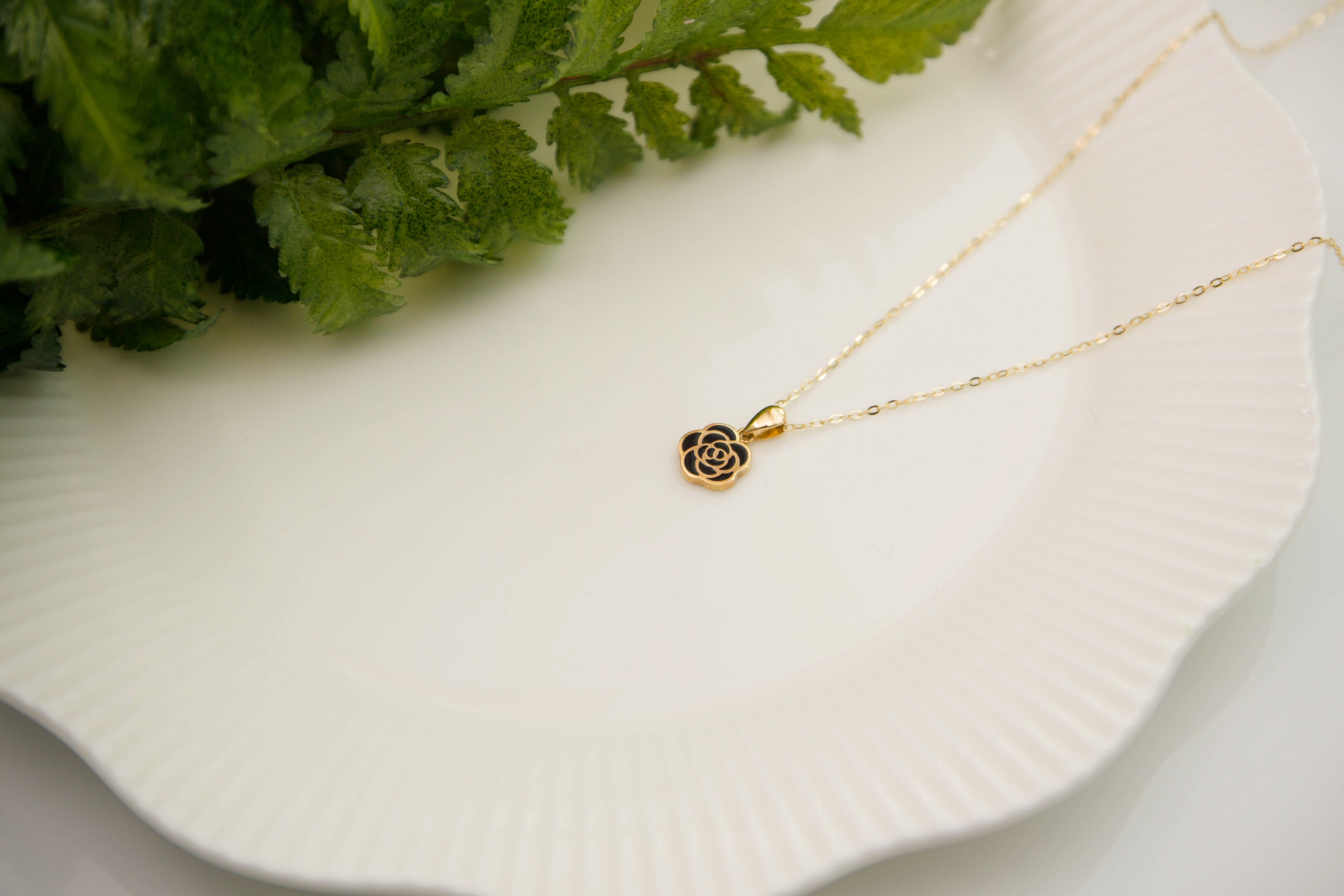 León Black Rose Necklace 14k Pendant 14K Flower 14