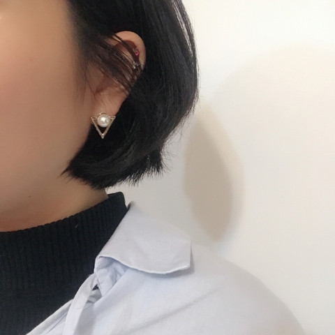 Dina triangular pearl earrings Contemporary stylin