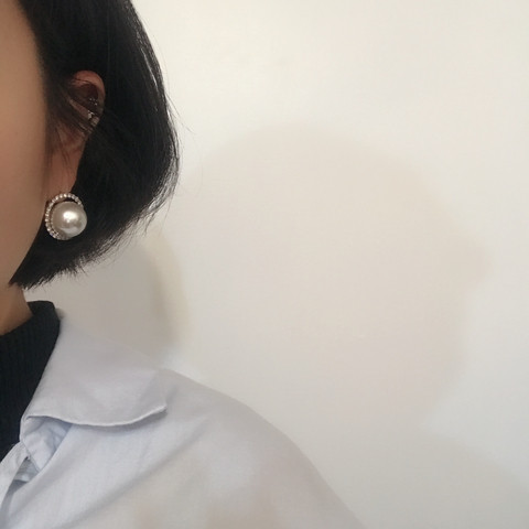 Emma Bold Pearl Earrings New Year's Statue 2017