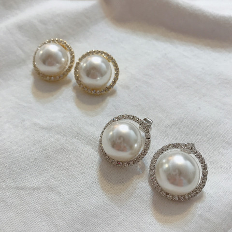 Emma Bold Pearl Earrings New Year's Statue 2017