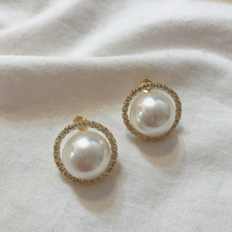 Emma Bold Pearl Earrings New Year's Statue 2017