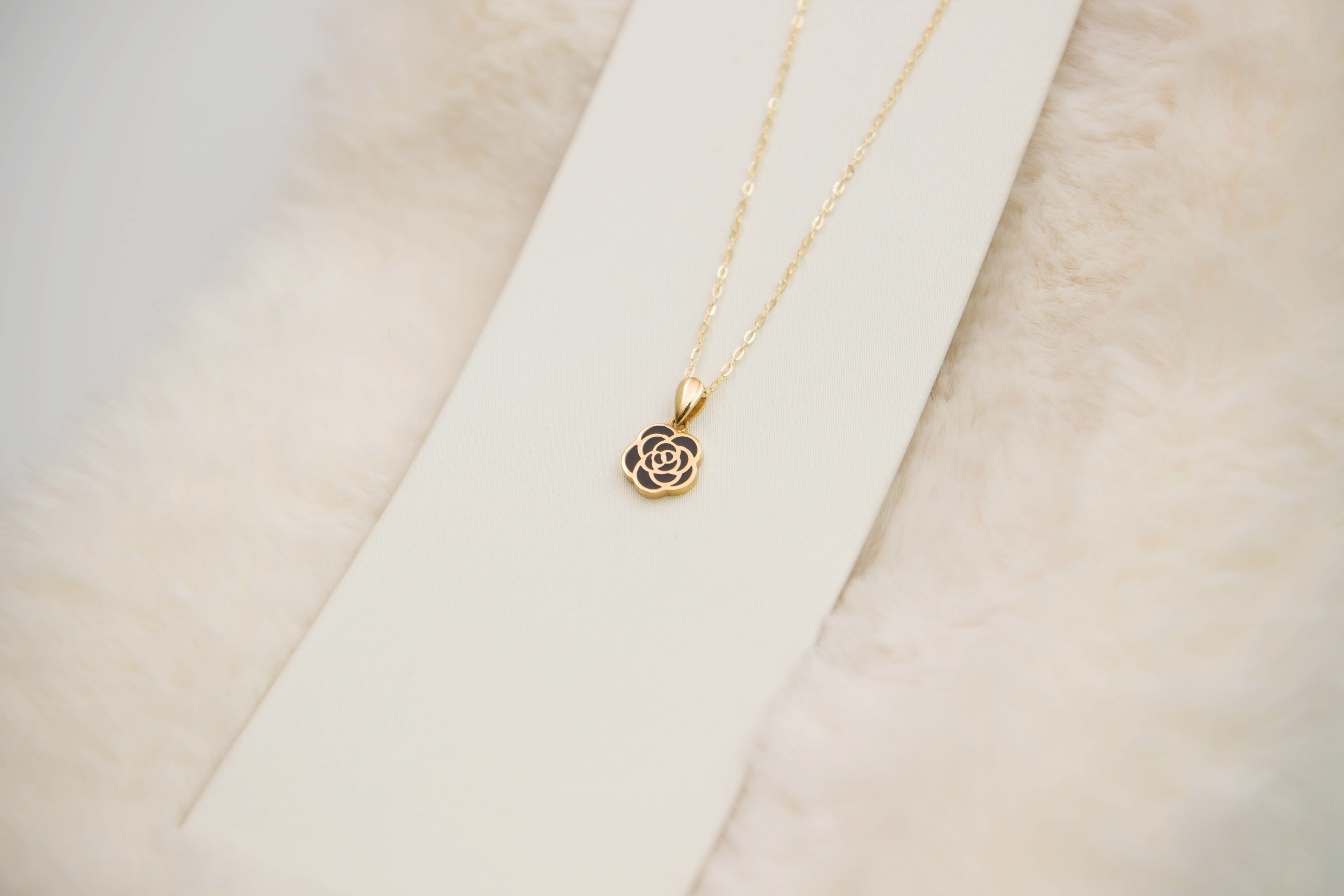 León Black Rose Necklace 14k Pendant 14K Flower 14