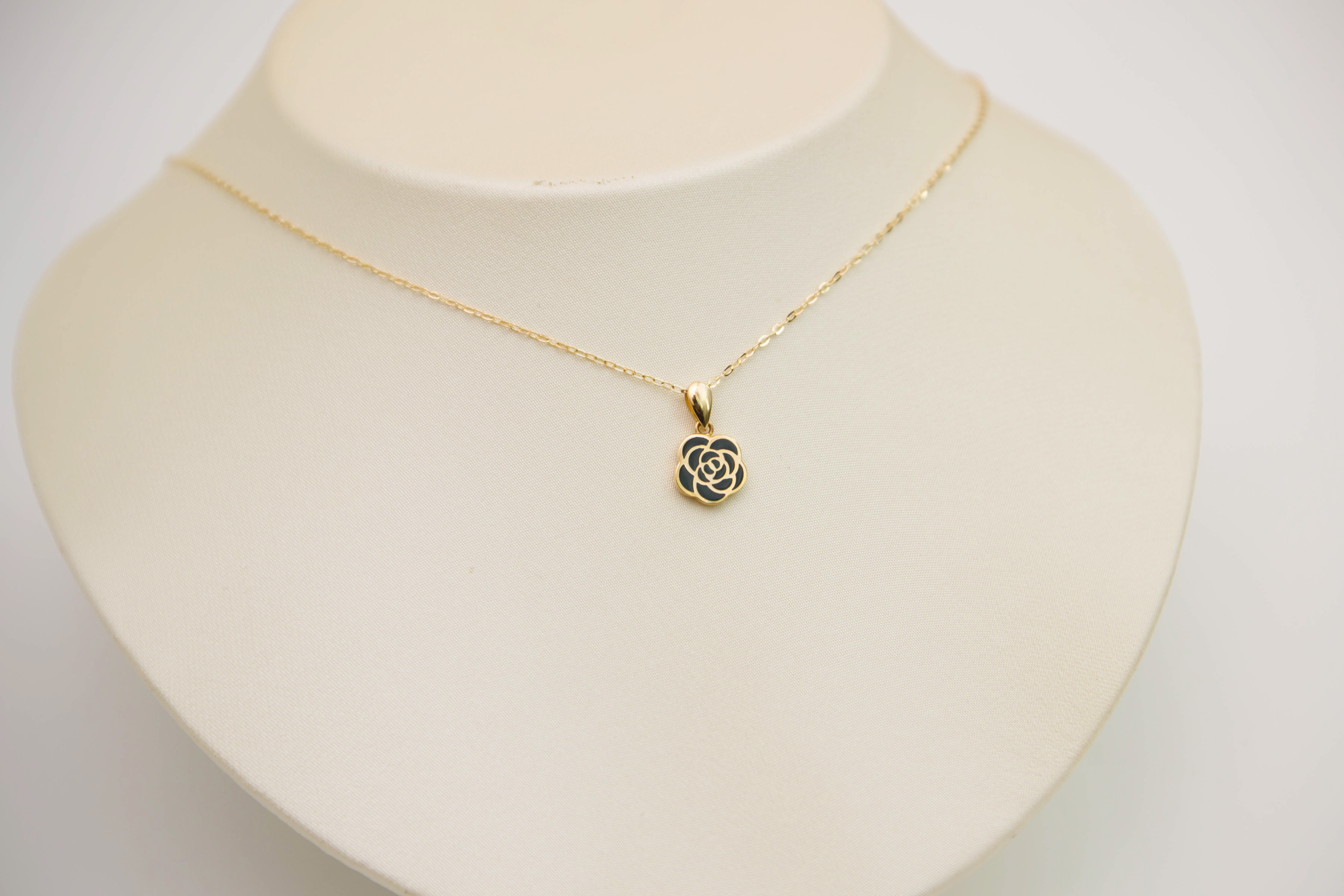 León Black Rose Necklace 14k Pendant 14K Flower 14