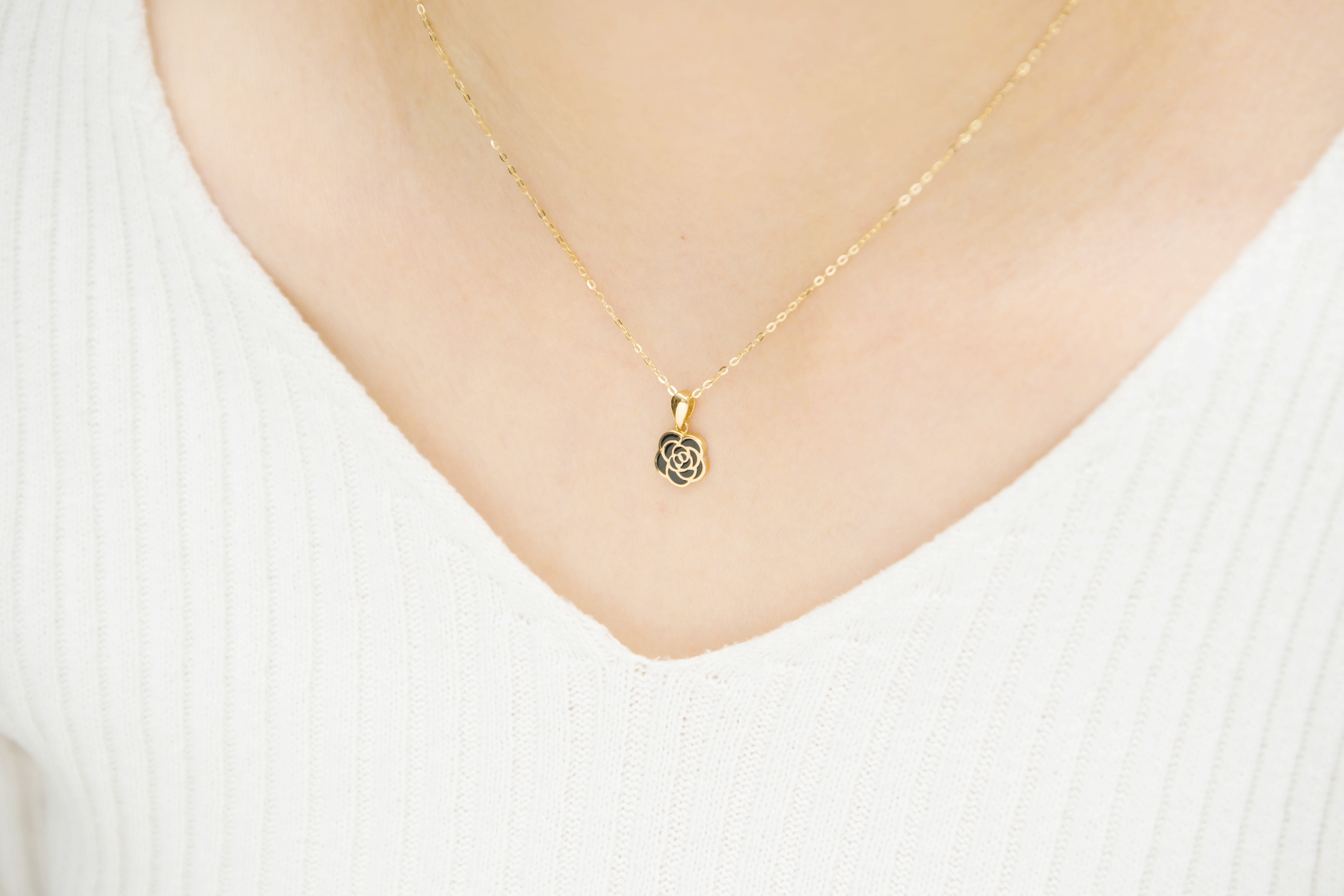 León Black Rose Necklace 14k Pendant 14K Flower 14