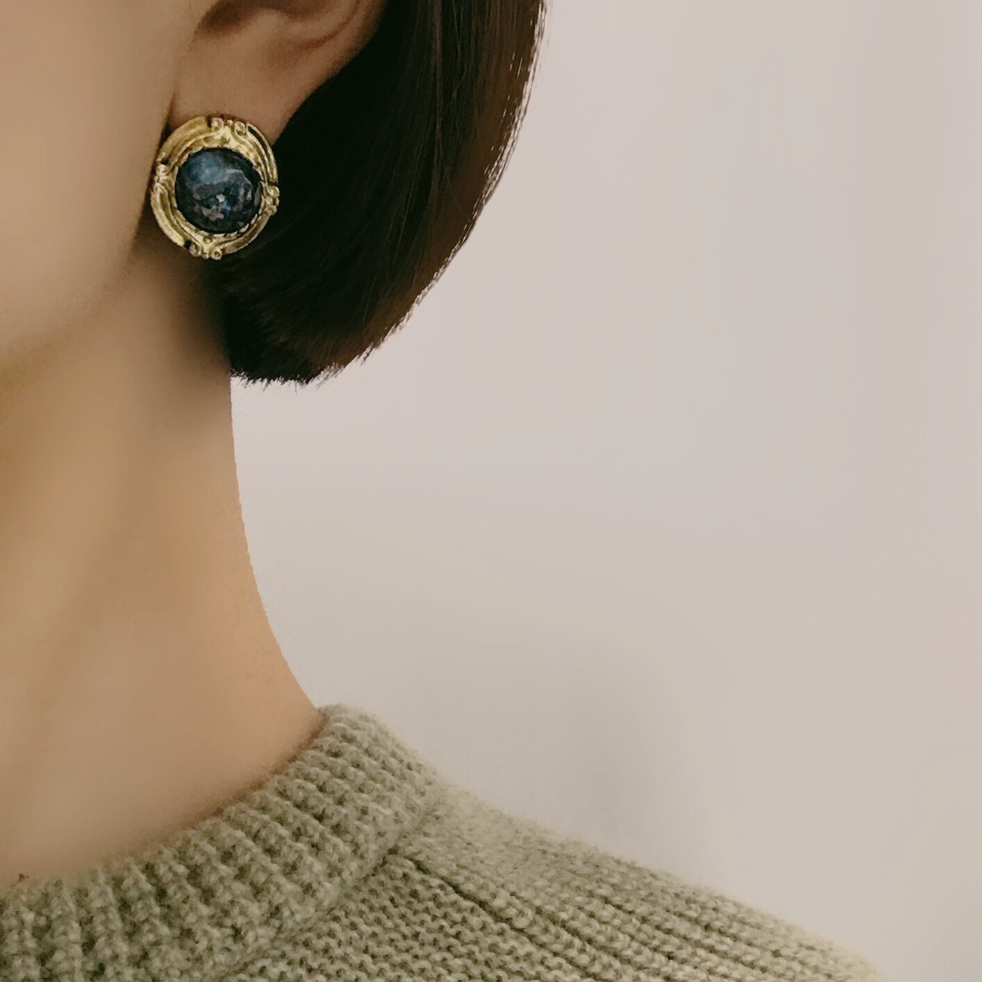 Hamaica earrings titanium spikes antique stone bol