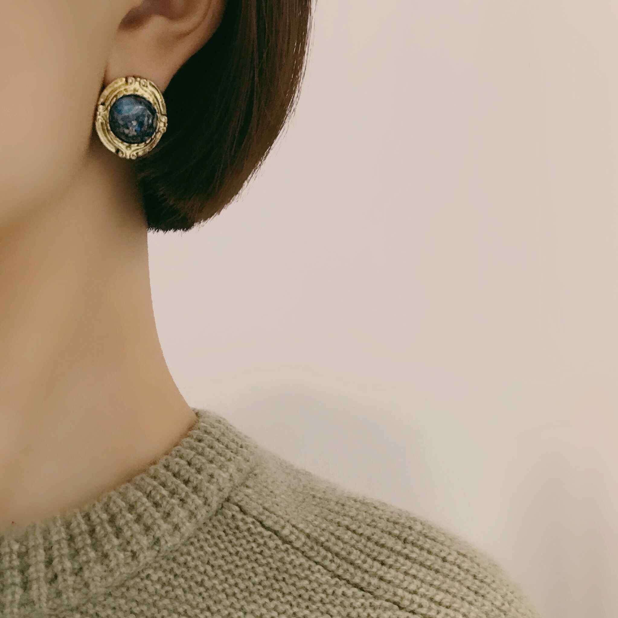 Hamaica earrings titanium spikes antique stone bol