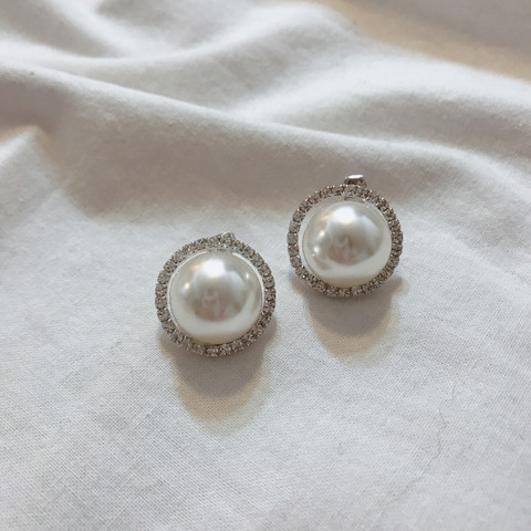 Emma Bold Pearl Earrings New Year's Statue 2017