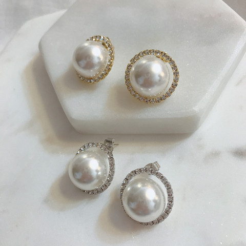 Emma Bold Pearl Earrings New Year's Statue 2017